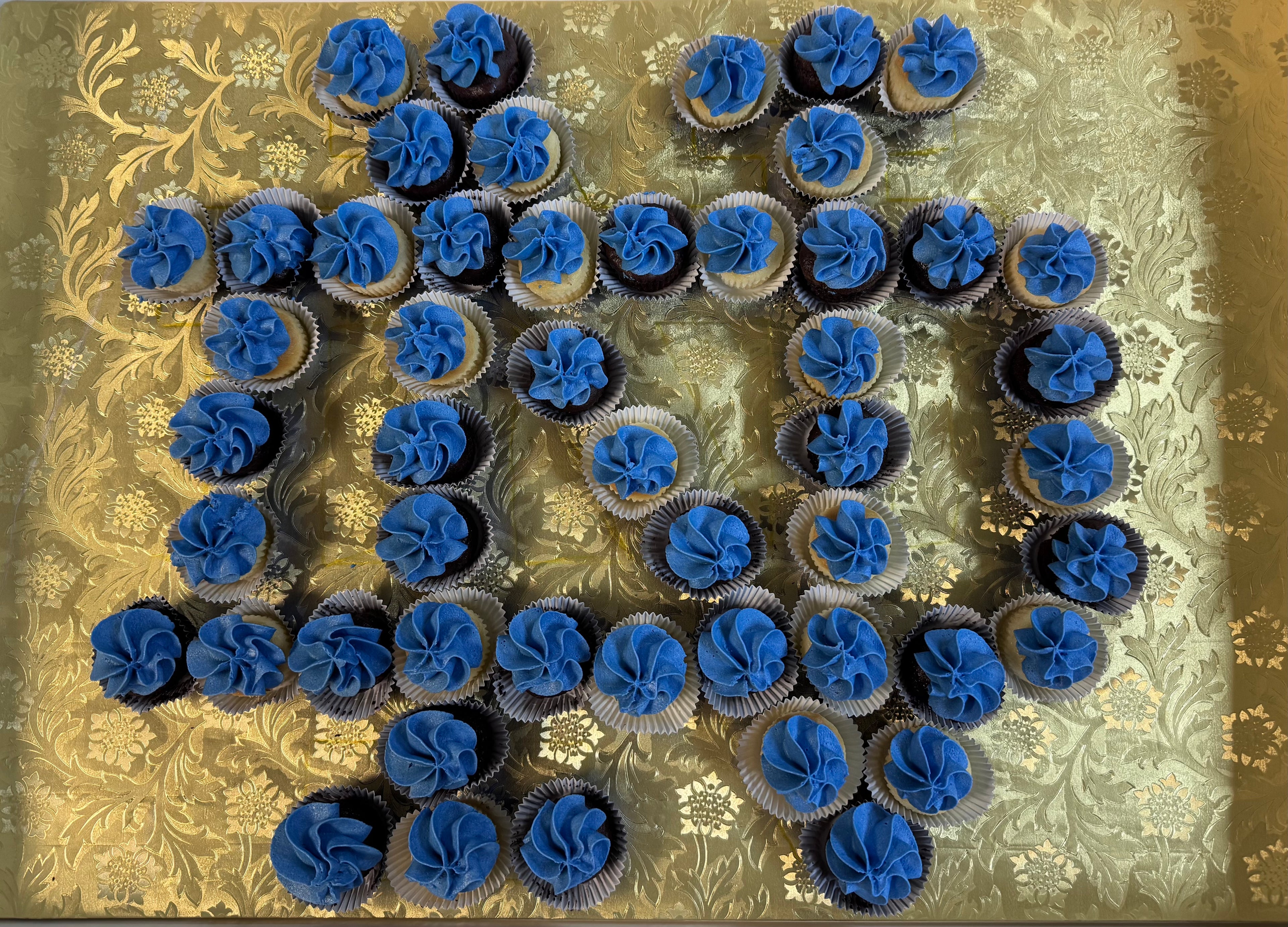 Mini Cupcake Shamrock Platter