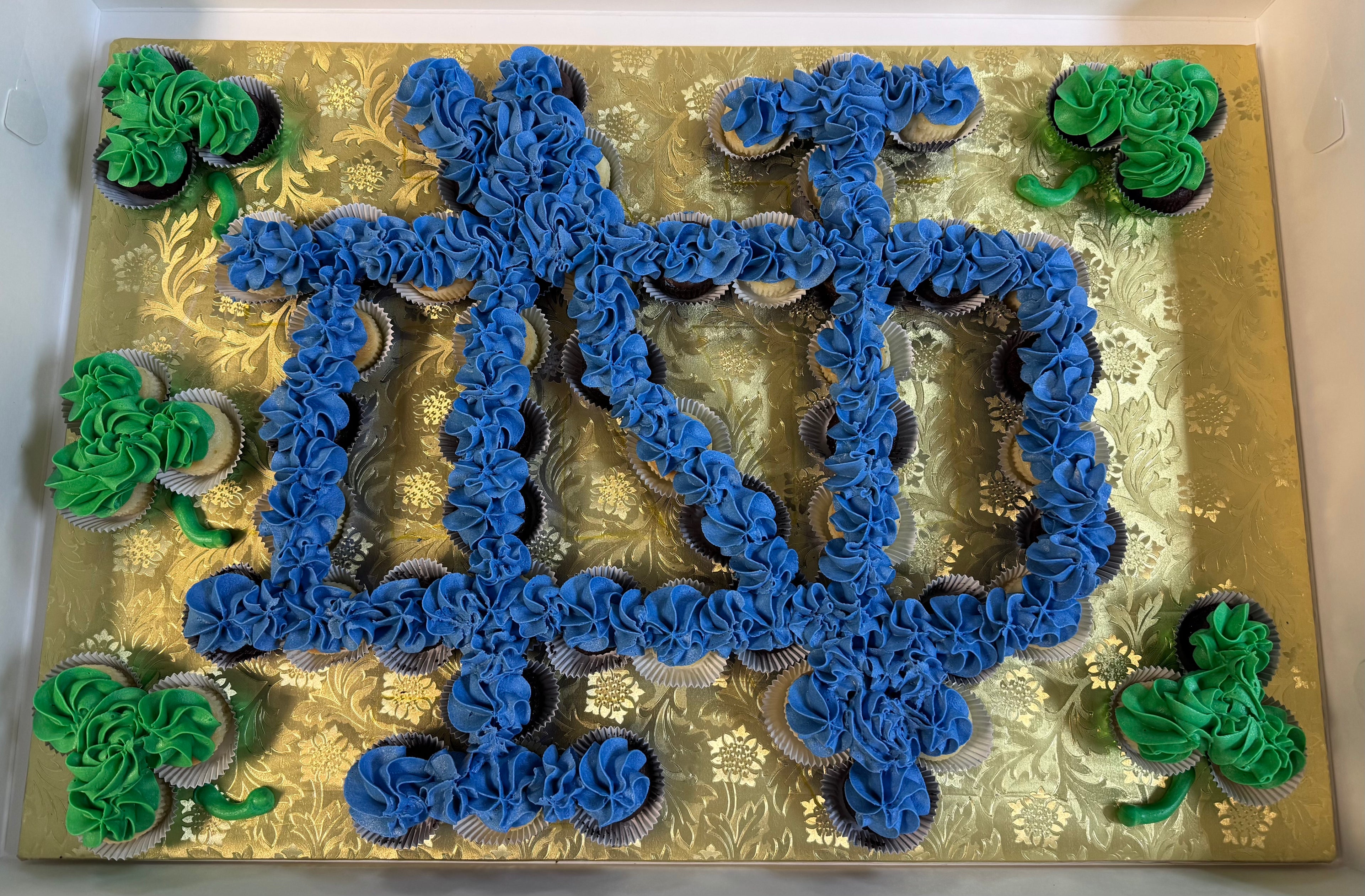 Mini Cupcake Shamrock Platter